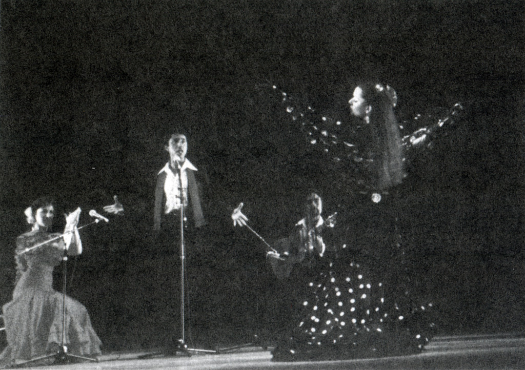 Танцор фламенко и музыканты. Слева направо: автор книги, Roberto Zamora, Miguel Ruiz и Monique Fournier, фестиваль этнической музыки в Сан-Франциско, 1986. Из коллекции Monique Fournier
