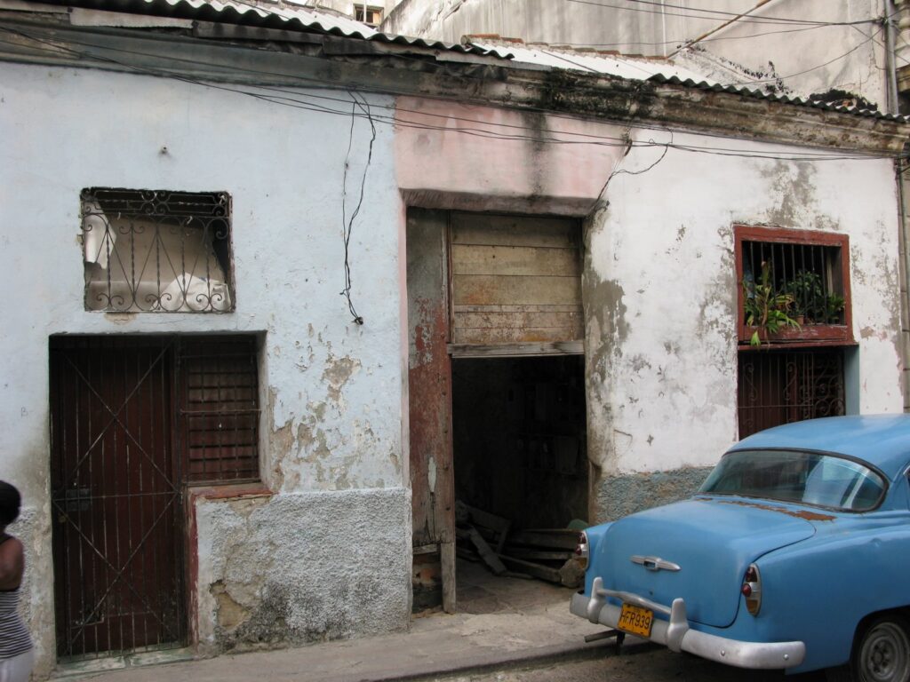 Соляр де Эмбале, место, где живет семья Эмбале и где жил Луис Эмбале